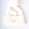 Berretto con pompon e cuore in strass