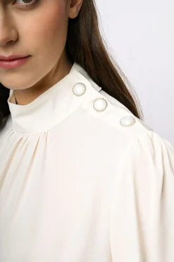 Blusa con bottoni sulla spalla