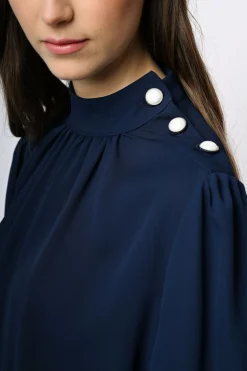 Blusa con bottoni sulla spalla