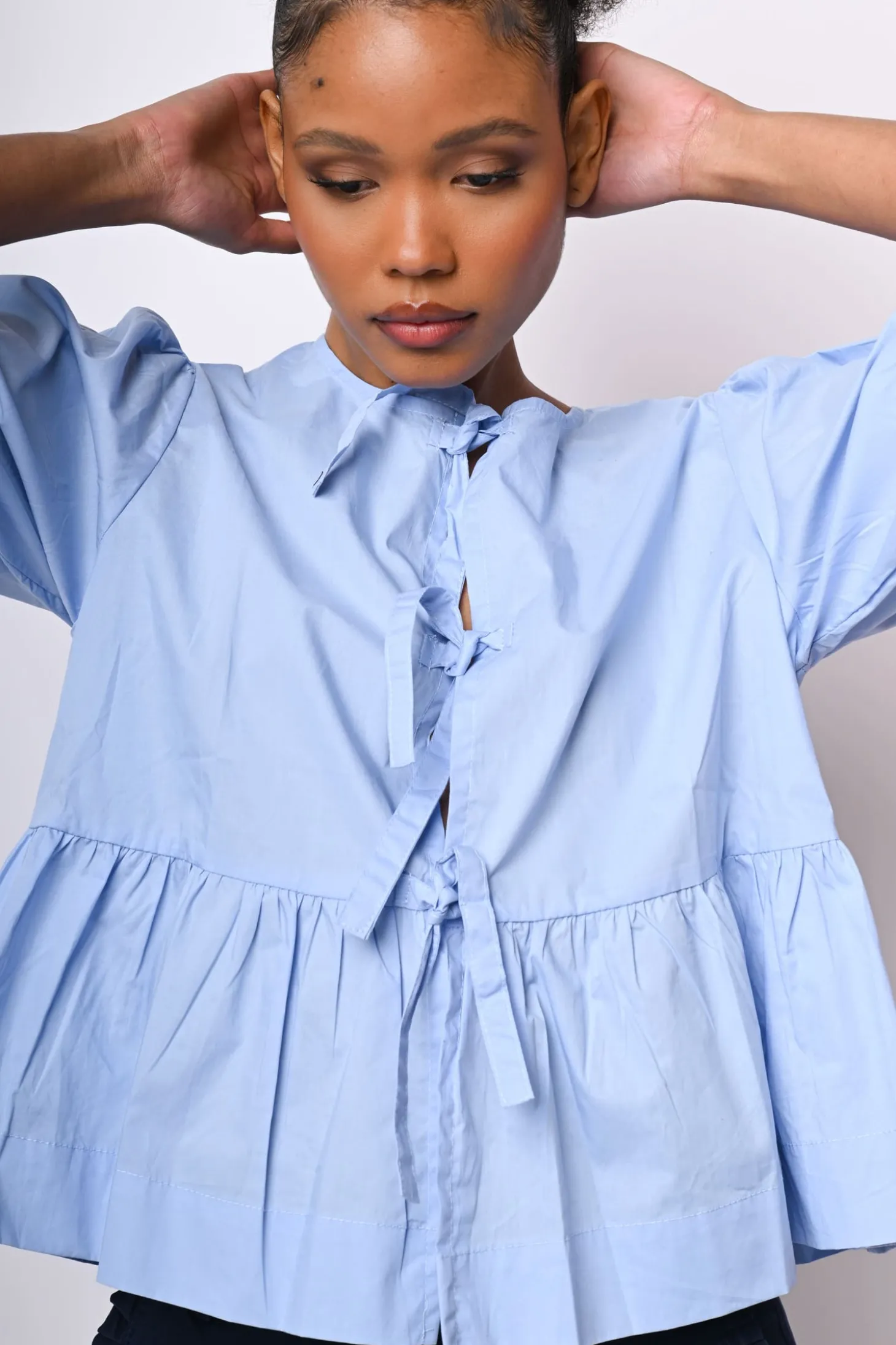 Blusa con laccetti