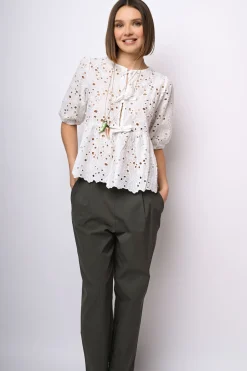 Blusa in pizzo Sangallo con laccetti