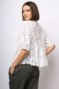 Blusa in pizzo Sangallo con laccetti