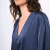 Blusa in raso con scollo a V
