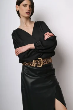 Blusa in raso con scollo incrociato