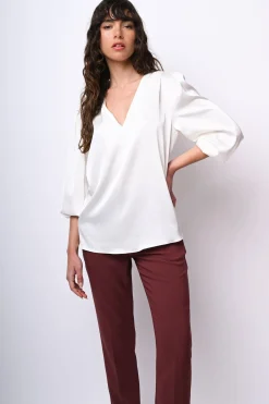 Blusa in raso con scollo a V