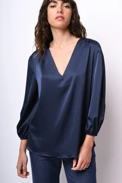 Blusa in raso con scollo a V