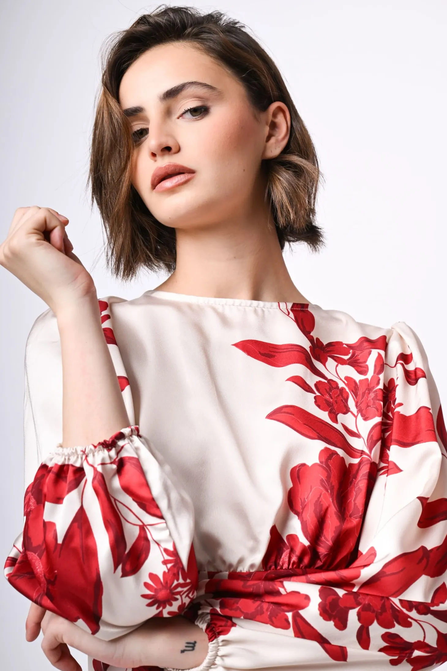 Blusa in raso con stampa floreale