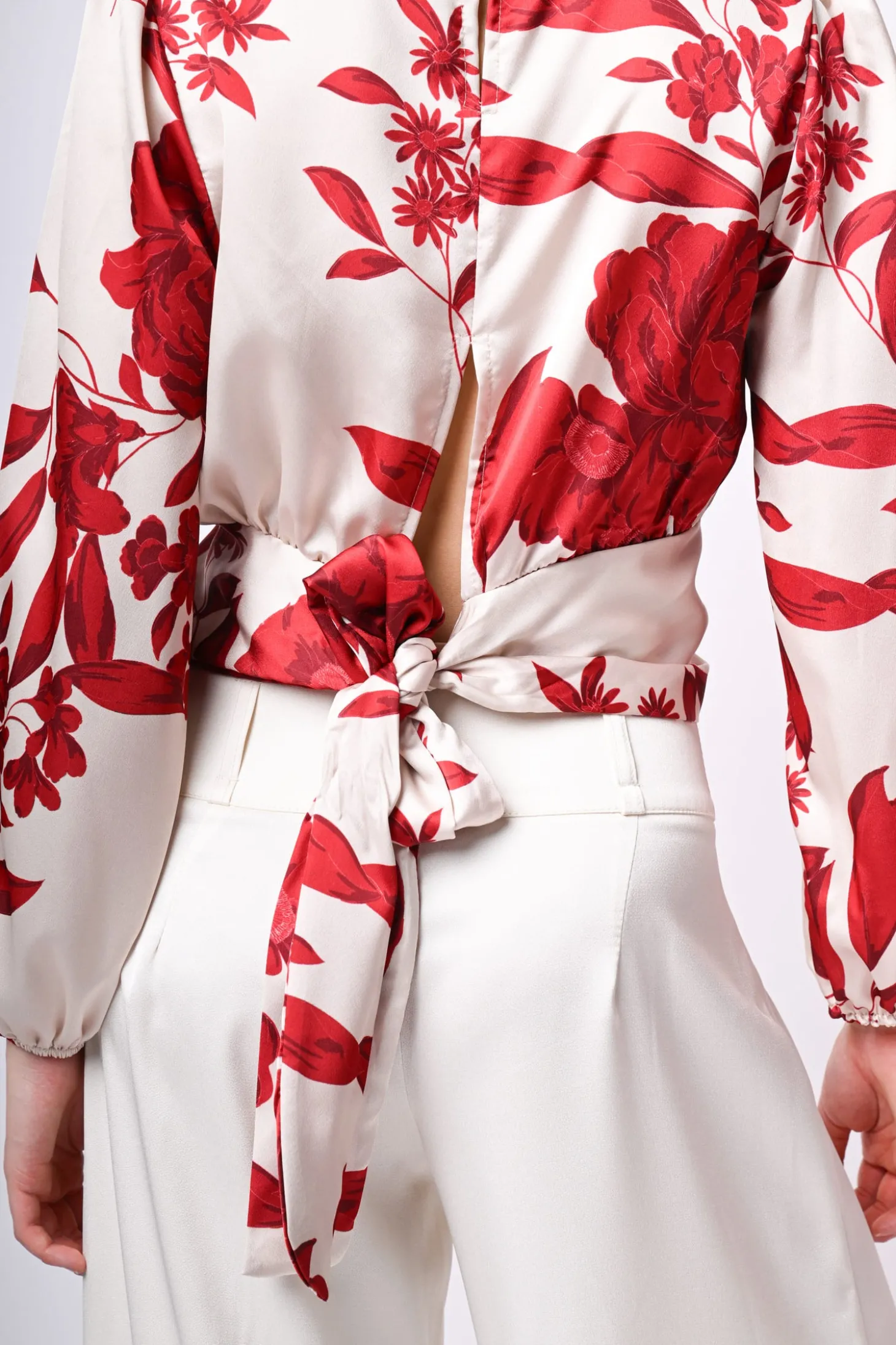 Blusa in raso con stampa floreale
