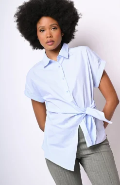 Camicia a righe con nodo laterale