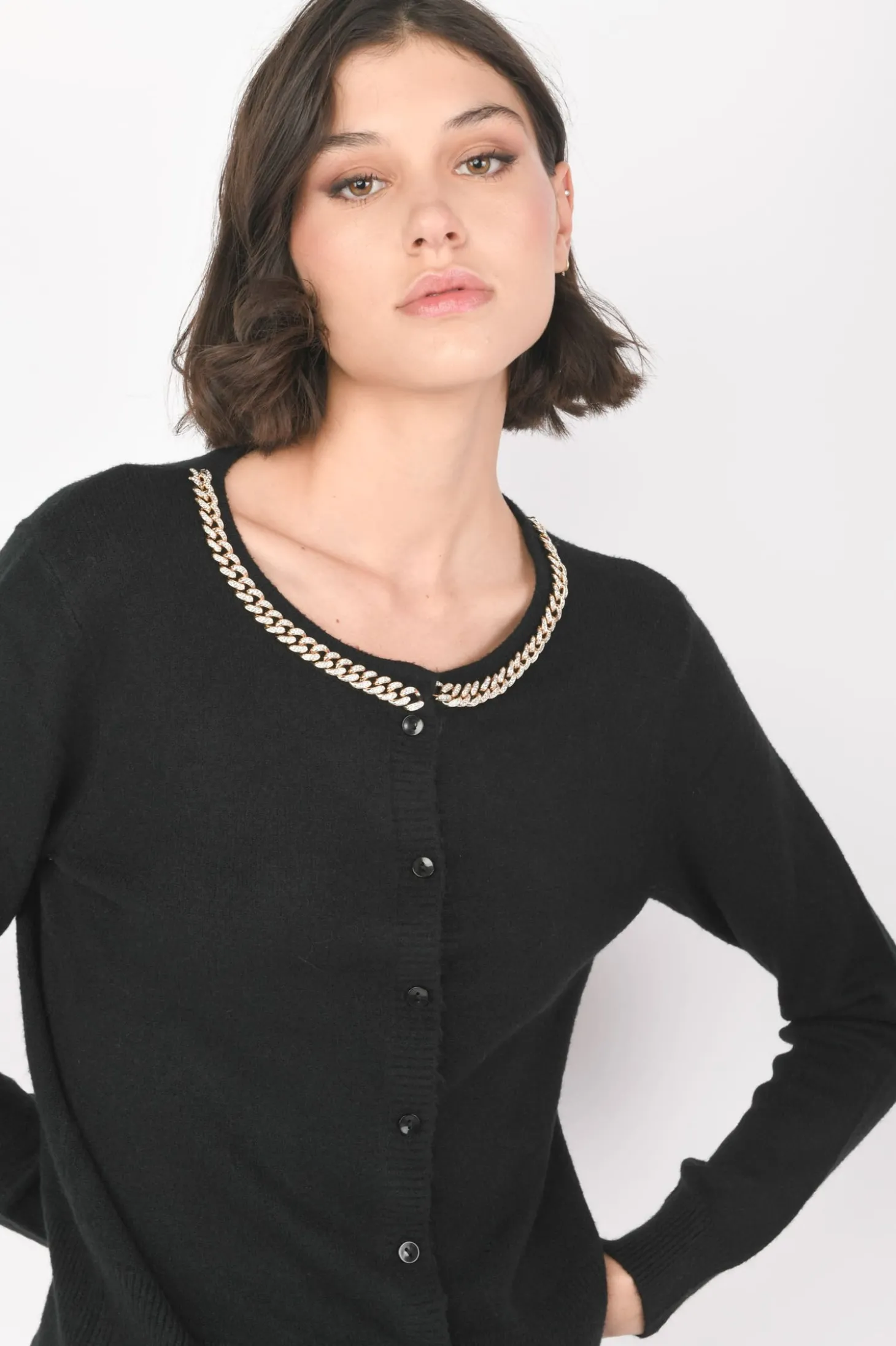 Cardigan con catenella decorativa