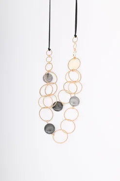 Collana con decorazione a cerchi
