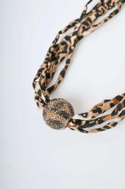 Collana in tessuto animalier con sfera