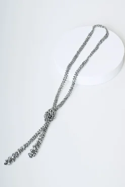 Collana lunga con nodo e perline