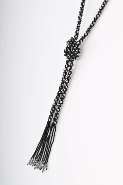 Collana lunga con nodo e frange
