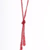 Collana lunga con perline e nodo