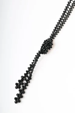 Collana lunga con perline e nodo