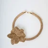 Collana rigida con fiore