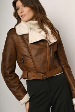 Giacca crop in similpelle e e faux shearling
