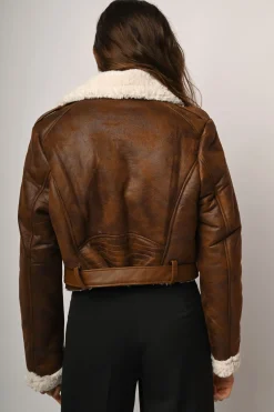 Giacca crop in similpelle e e faux shearling