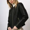 Giacca in similpelle con zip