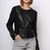 Giacca in similpelle con scollo tondo