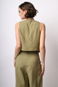 Gilet con bottone rivestito