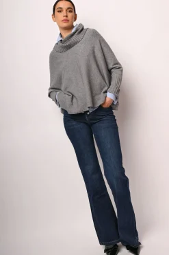 Jeans a gamba ampia con risvolto