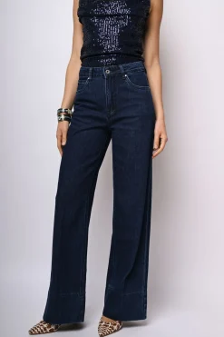 Jeans a gamba ampia con risvolto