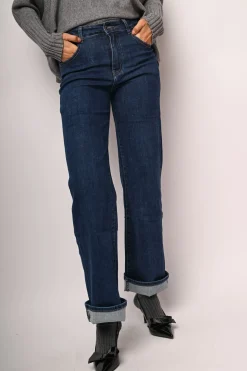 Jeans a gamba ampia con risvolto