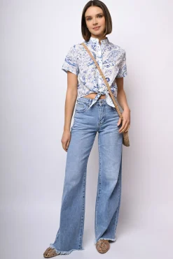 Jeans a gamba ampia sfrangiati