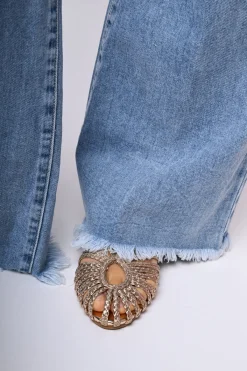 Jeans a gamba ampia sfrangiati