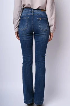 Jeans a zampa con bottoni gioiello