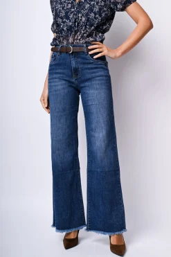 Jeans con cintura e orli sfrangiati