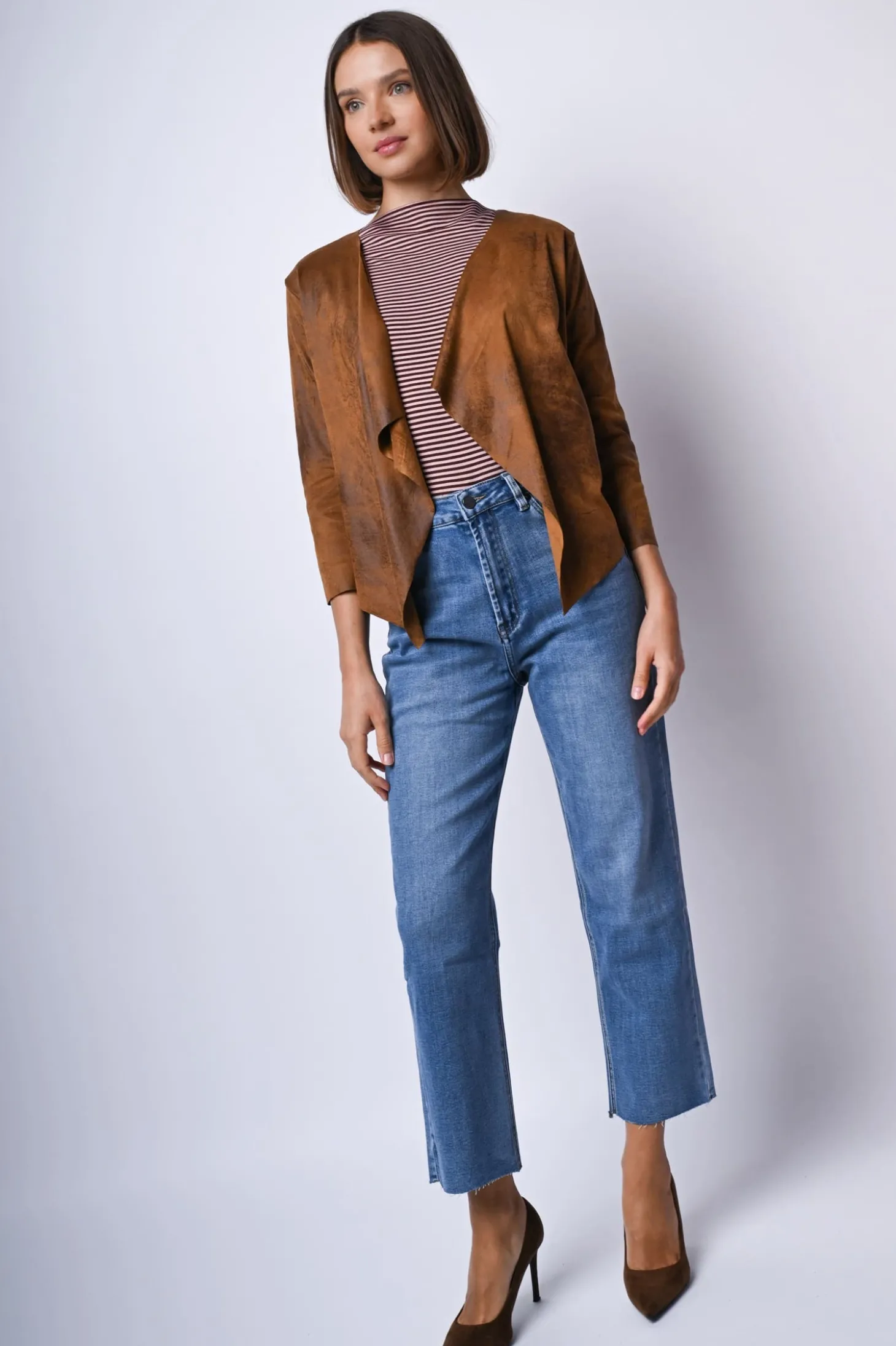 Jeans con orlo a taglio vivo