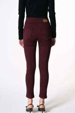 Jeans skinny con bottoni gioiello