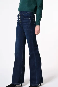 Jeans svasati con bottoni gioiello