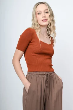 Maglia cropped con scollo quadrato