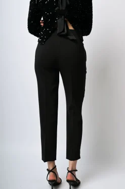 Pantaloni a sigaretta con piega stirata