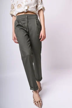 Pantaloni chino con risvolto
