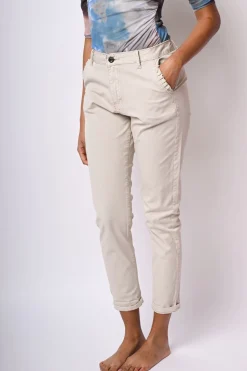 Pantaloni chino con rouches