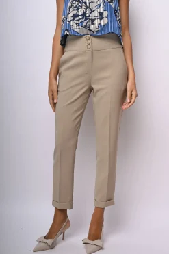 Pantaloni classici con bottoni