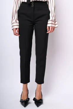 Pantaloni classici con bottoni