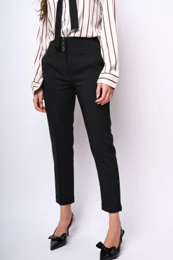 Pantaloni classici con bottoni