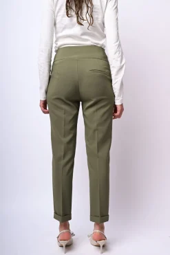Pantaloni classici con bottoni