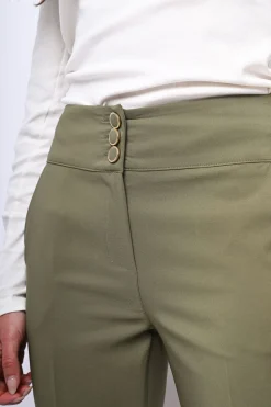 Pantaloni classici con bottoni