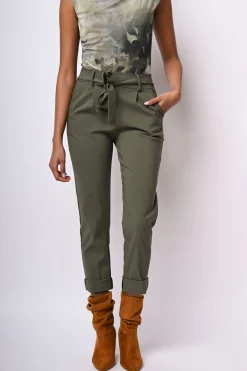 Pantaloni con cintura da annodare