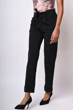 Pantaloni con cintura da annodare