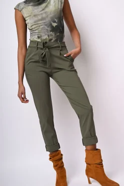 Pantaloni con cintura da annodare