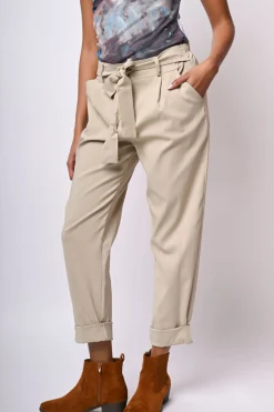 Pantaloni con cintura da annodare