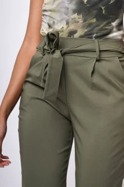 Pantaloni con cintura da annodare